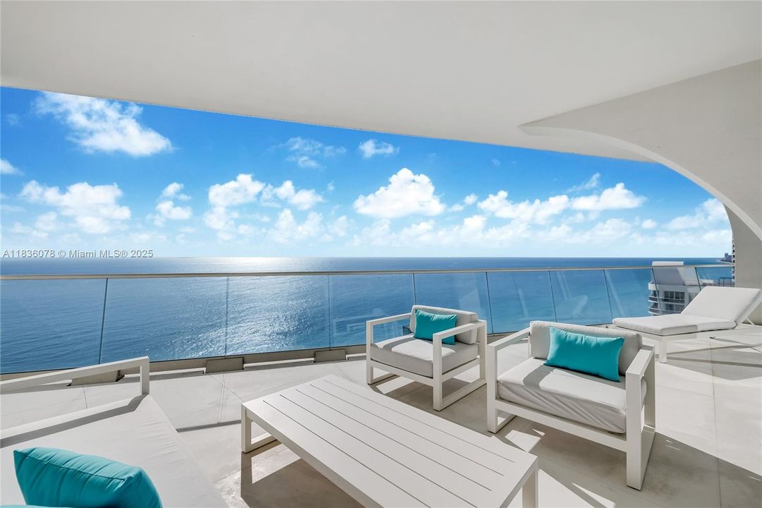 Недавно продано: $5,500,000 (3 спален, 4 ванн, 2913 Квадратных фут)