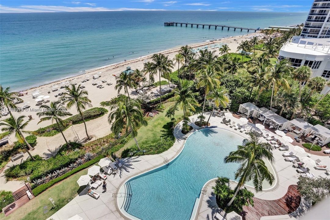 Недавно продано: $5,500,000 (3 спален, 4 ванн, 2913 Квадратных фут)