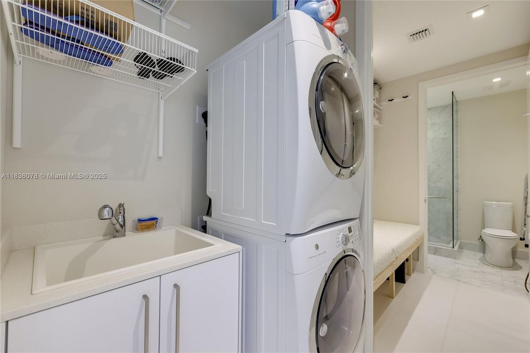 Недавно продано: $5,500,000 (3 спален, 4 ванн, 2913 Квадратных фут)