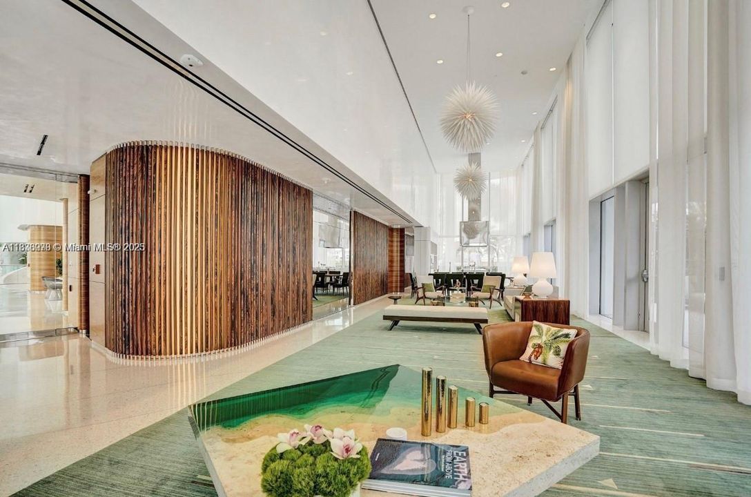 Недавно продано: $5,500,000 (3 спален, 4 ванн, 2913 Квадратных фут)