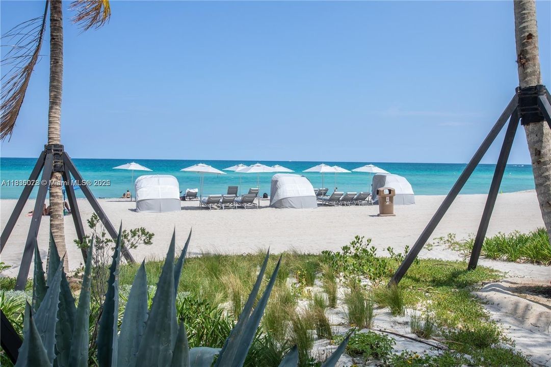 Недавно продано: $5,500,000 (3 спален, 4 ванн, 2913 Квадратных фут)