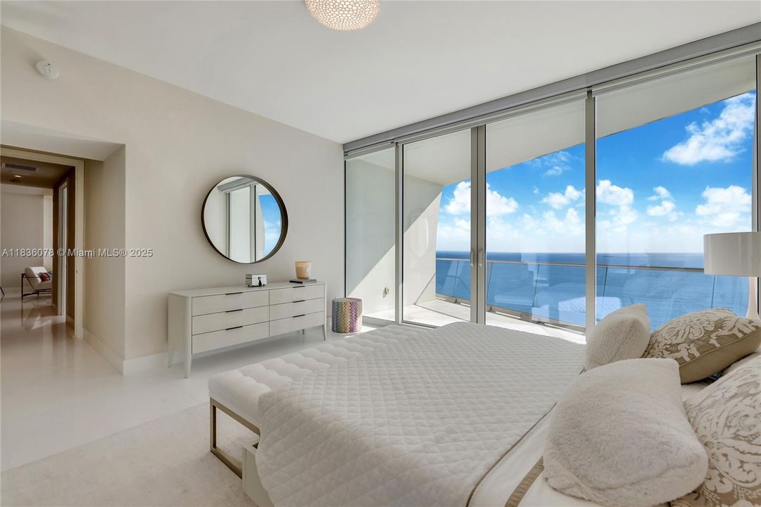 Недавно продано: $5,500,000 (3 спален, 4 ванн, 2913 Квадратных фут)