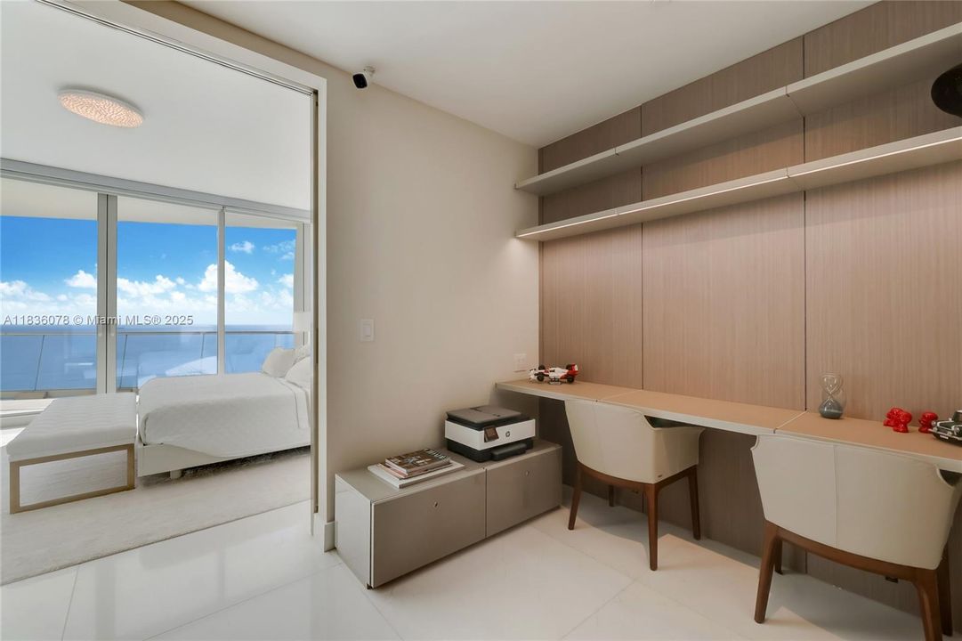 Недавно продано: $5,500,000 (3 спален, 4 ванн, 2913 Квадратных фут)