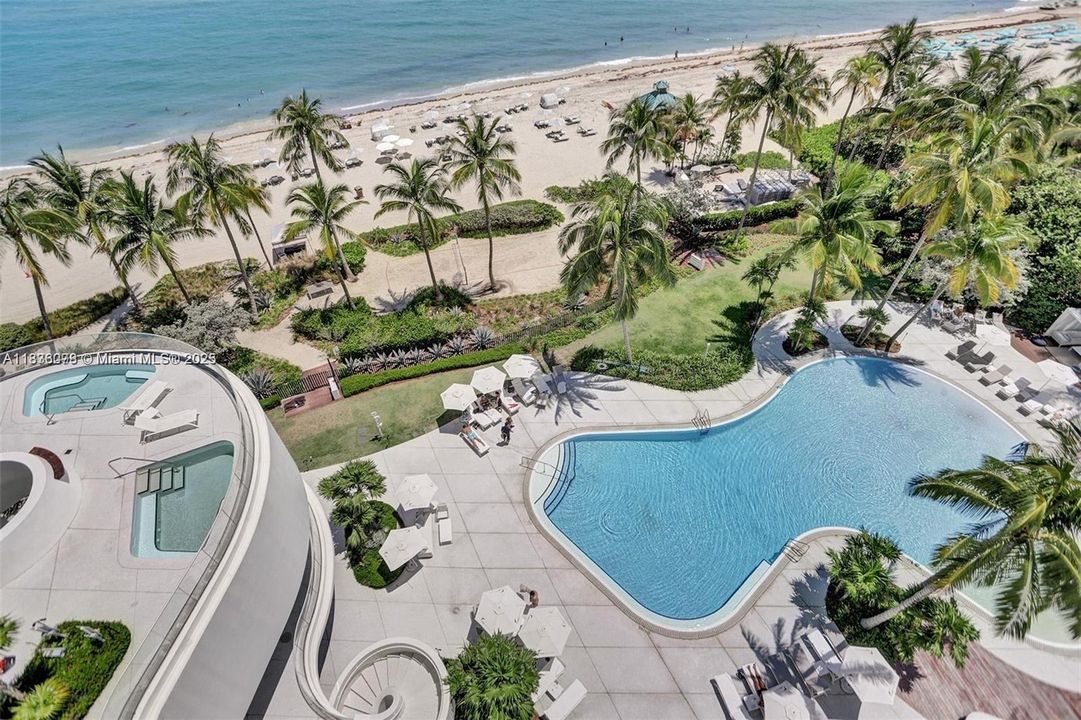 Недавно продано: $5,500,000 (3 спален, 4 ванн, 2913 Квадратных фут)