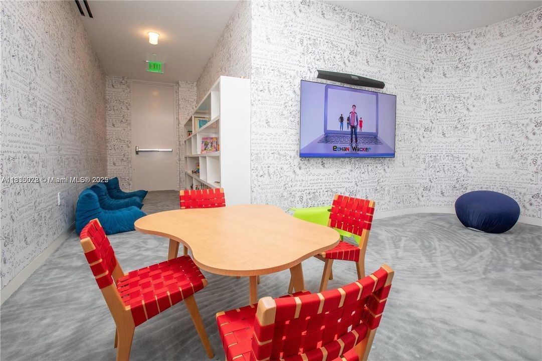 Недавно продано: $5,500,000 (3 спален, 4 ванн, 2913 Квадратных фут)