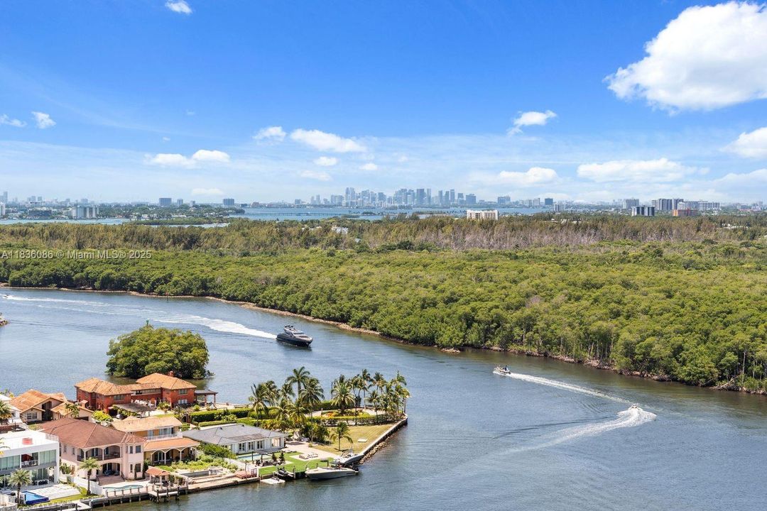 For Sale: $2,499,000 (4 beds, 4 baths, 3140 Square Feet)