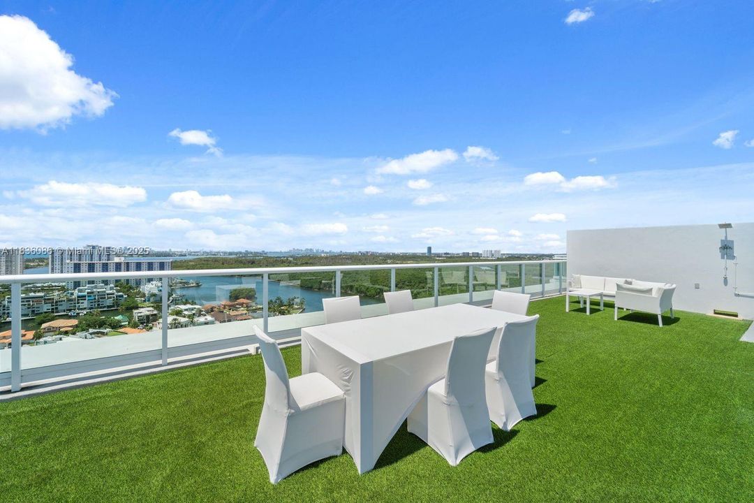 For Sale: $2,499,000 (4 beds, 4 baths, 3140 Square Feet)