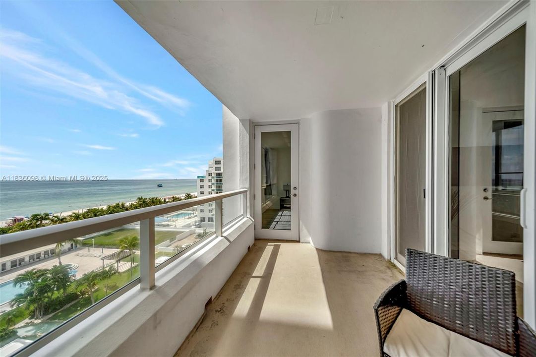 Active With Contract: $560,000 (2 beds, 2 baths, 1097 Square Feet)