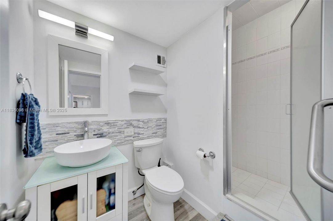 Active With Contract: $560,000 (2 beds, 2 baths, 1097 Square Feet)