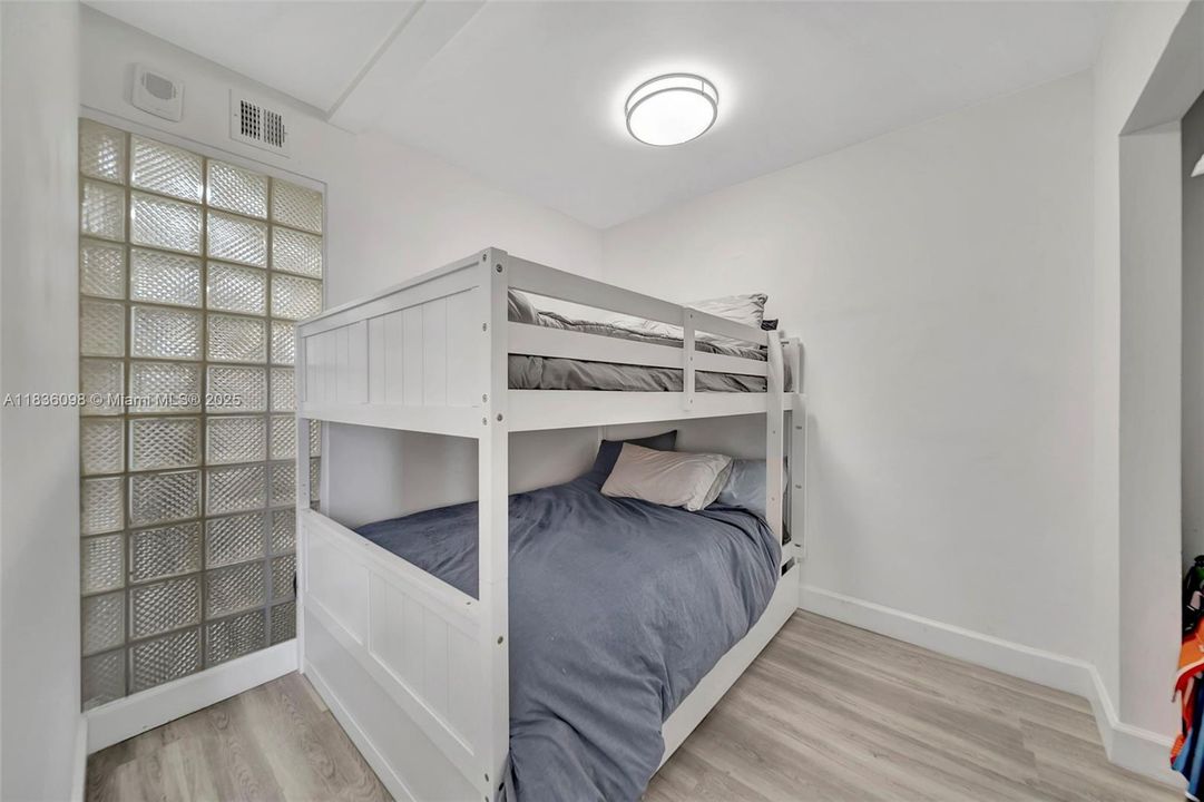 Active With Contract: $560,000 (2 beds, 2 baths, 1097 Square Feet)