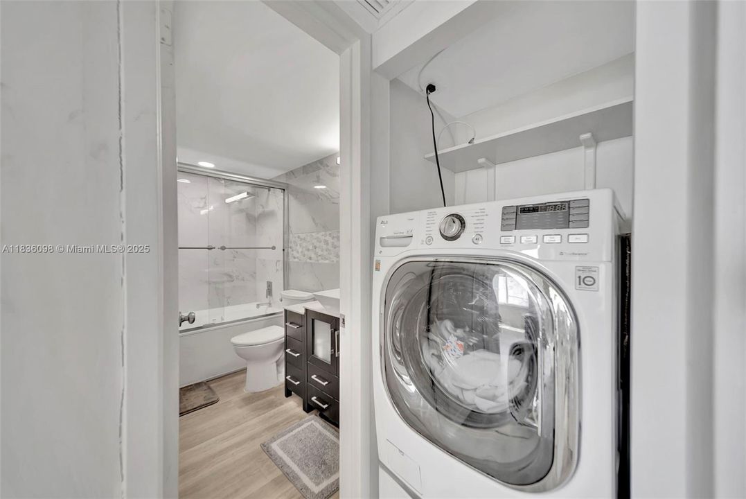 Active With Contract: $560,000 (2 beds, 2 baths, 1097 Square Feet)