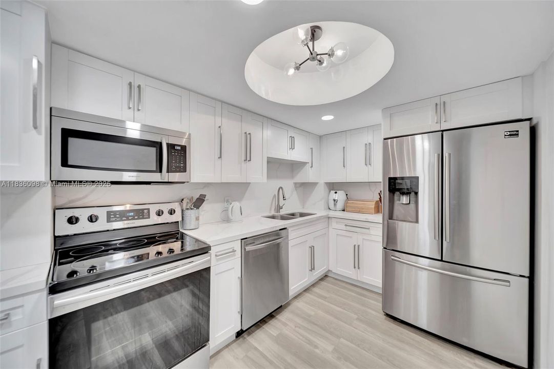 Active With Contract: $560,000 (2 beds, 2 baths, 1097 Square Feet)