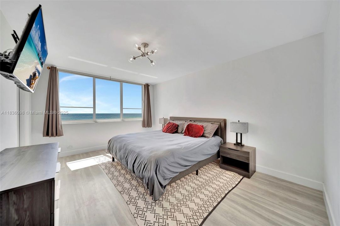 Active With Contract: $560,000 (2 beds, 2 baths, 1097 Square Feet)