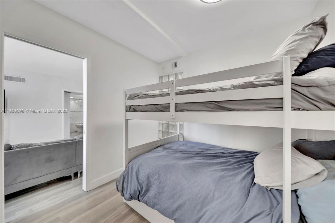 Active With Contract: $560,000 (2 beds, 2 baths, 1097 Square Feet)