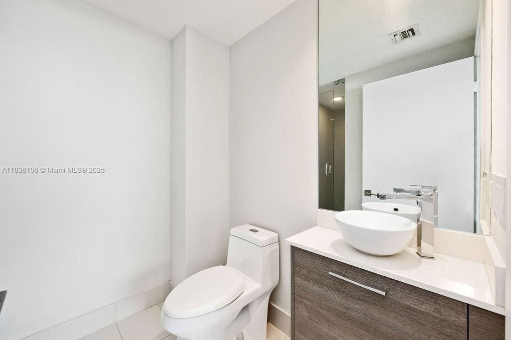 En Venta: $925,000 (2 camas, 3 baños, 1151 Pies cuadrados)