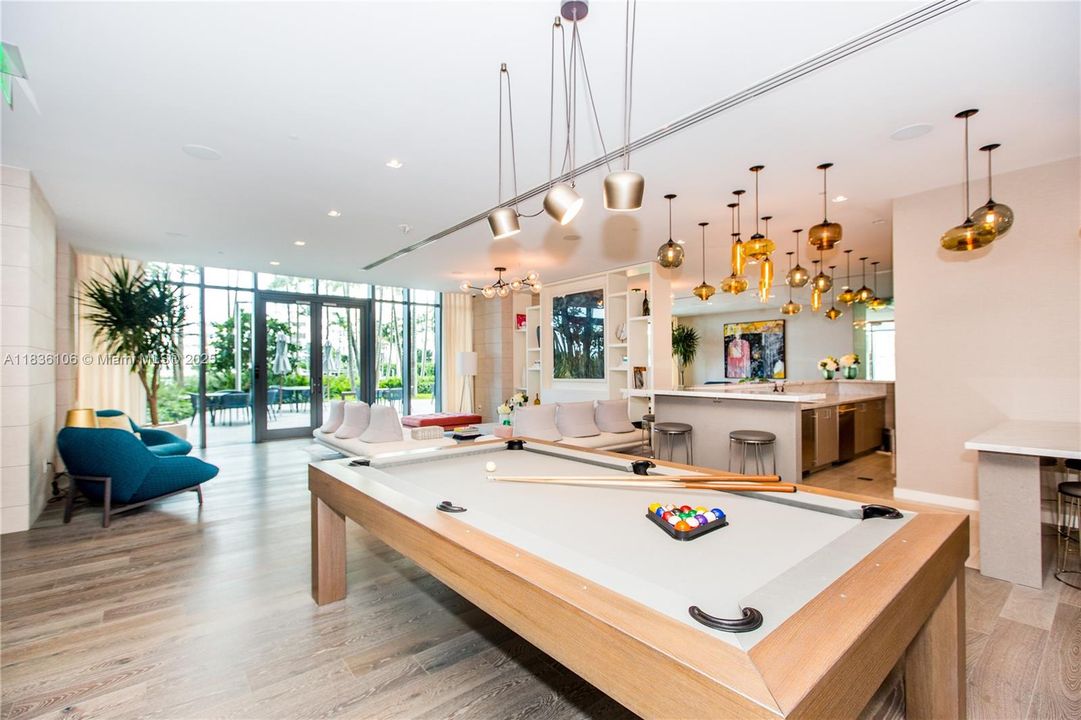 En Venta: $925,000 (2 camas, 3 baños, 1151 Pies cuadrados)