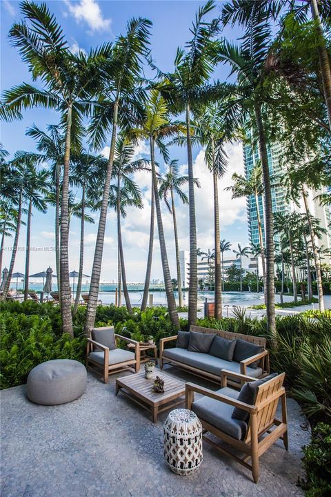 En Venta: $925,000 (2 camas, 3 baños, 1151 Pies cuadrados)