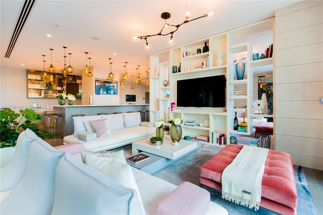 En Venta: $925,000 (2 camas, 3 baños, 1151 Pies cuadrados)