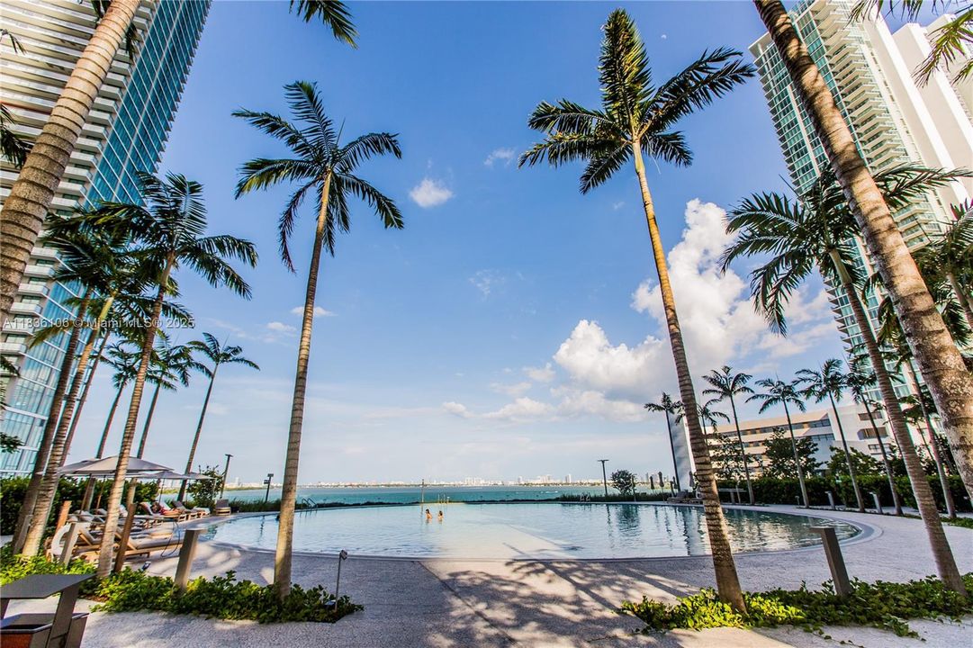 En Venta: $925,000 (2 camas, 3 baños, 1151 Pies cuadrados)