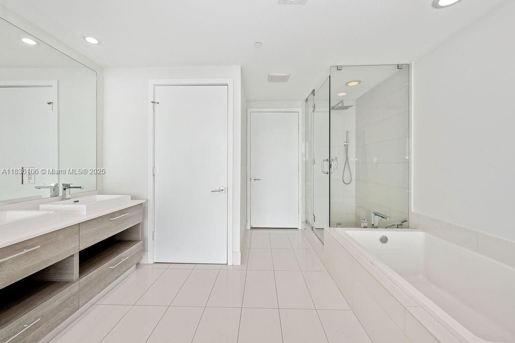 En Venta: $925,000 (2 camas, 3 baños, 1151 Pies cuadrados)