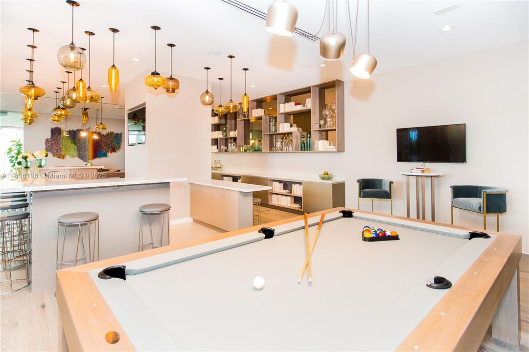 En Venta: $925,000 (2 camas, 3 baños, 1151 Pies cuadrados)