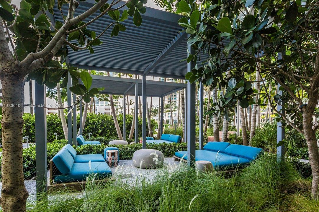 En Venta: $925,000 (2 camas, 3 baños, 1151 Pies cuadrados)