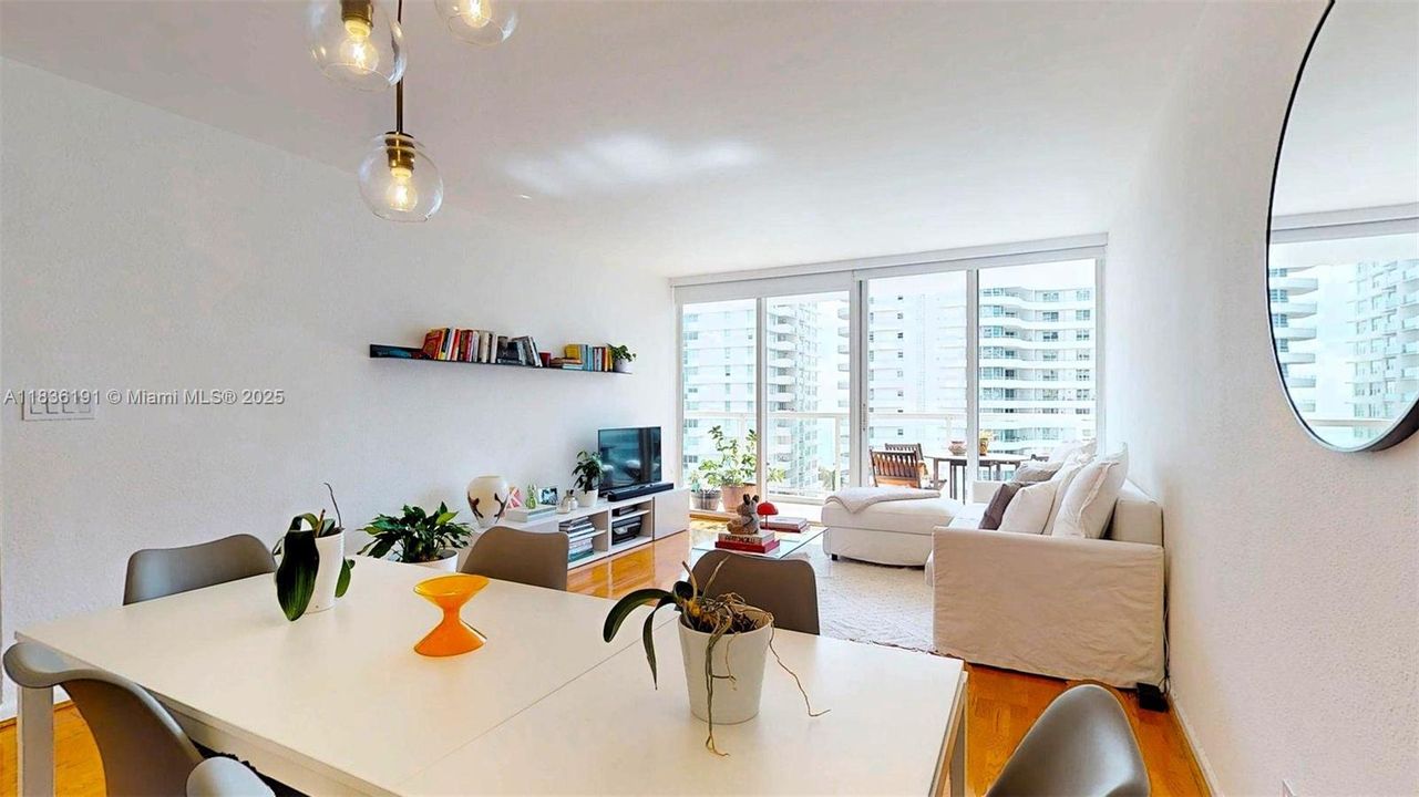 For Sale: $448,000 (1 beds, 1 baths, 930 Square Feet)