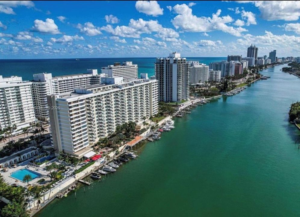 For Sale: $448,000 (1 beds, 1 baths, 930 Square Feet)