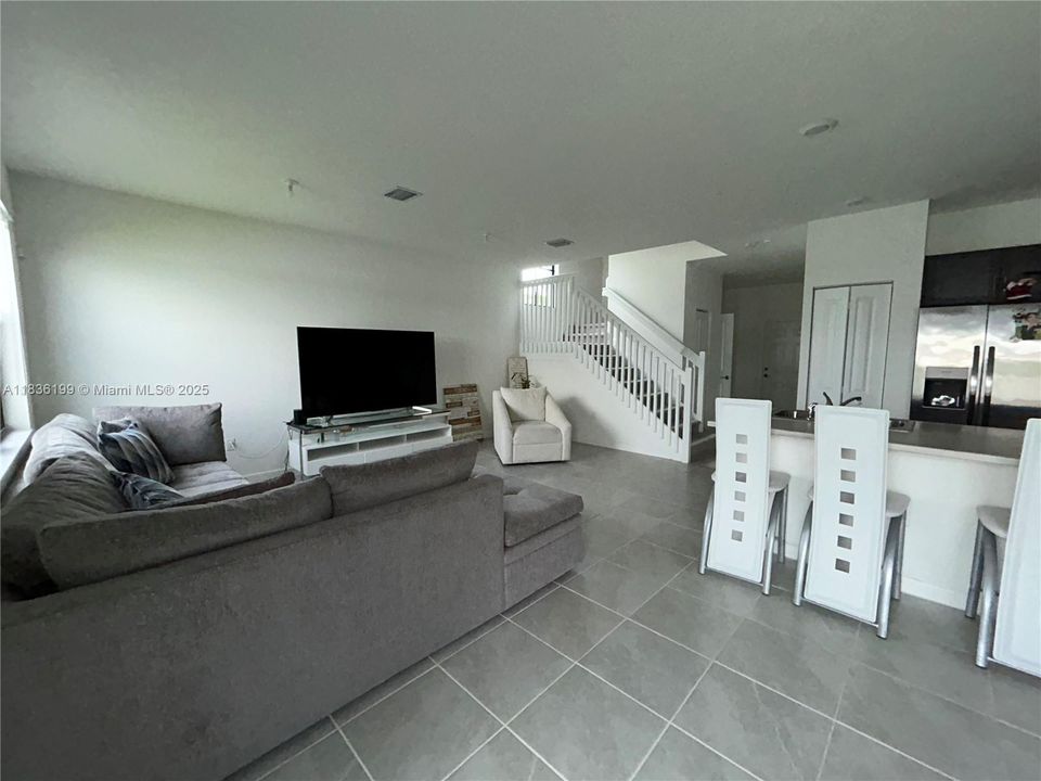 На продажу: $480,000 (3 спален, 2 ванн, 1832 Квадратных фут)