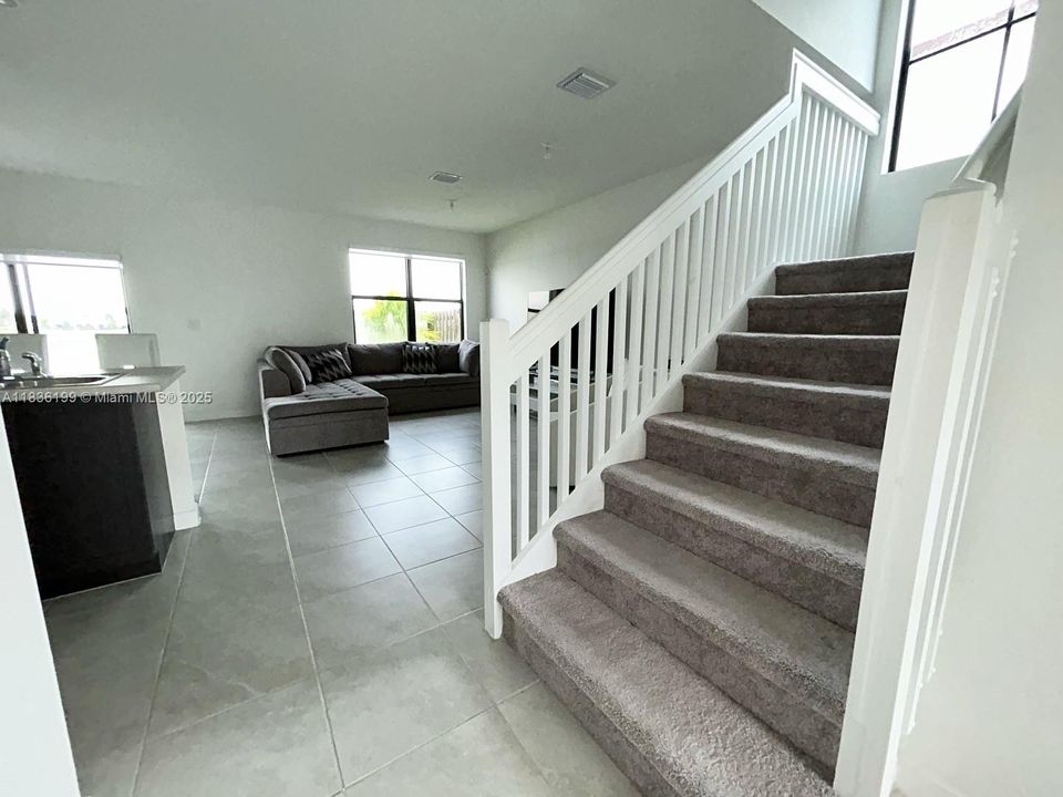 На продажу: $480,000 (3 спален, 2 ванн, 1832 Квадратных фут)