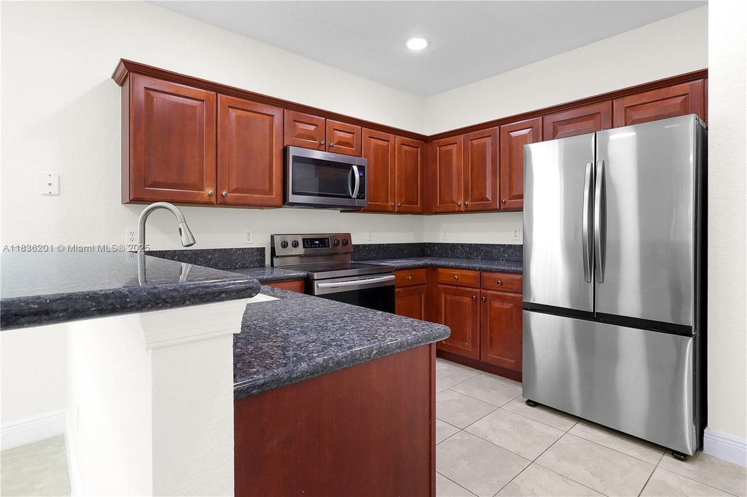 Vendido Recientemente: $459,900 (3 camas, 2 baños, 1842 Pies cuadrados)