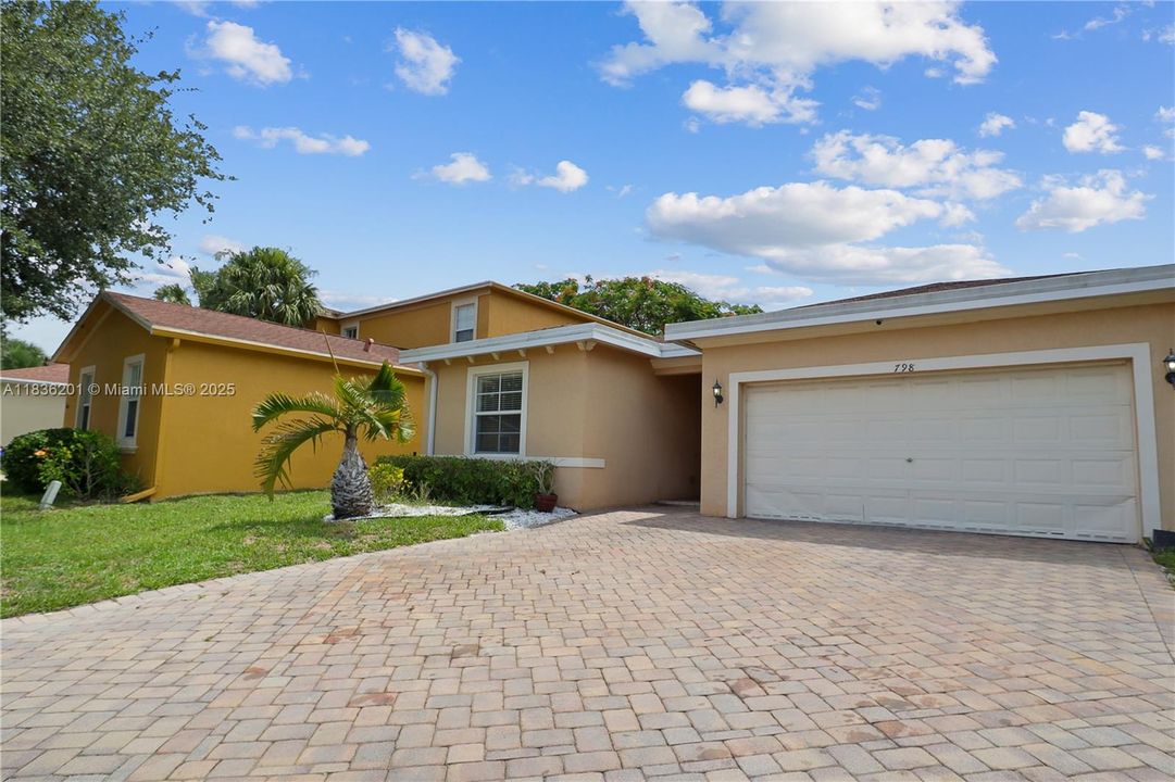 Vendido Recientemente: $459,900 (3 camas, 2 baños, 1842 Pies cuadrados)