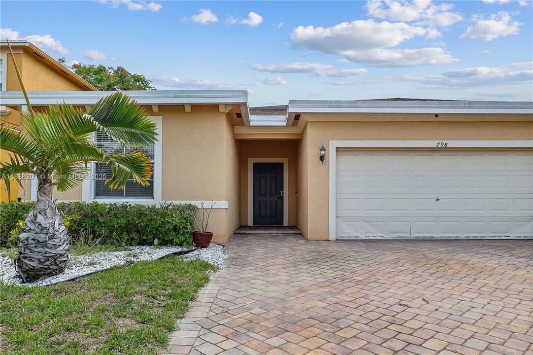 Vendido Recientemente: $459,900 (3 camas, 2 baños, 1842 Pies cuadrados)