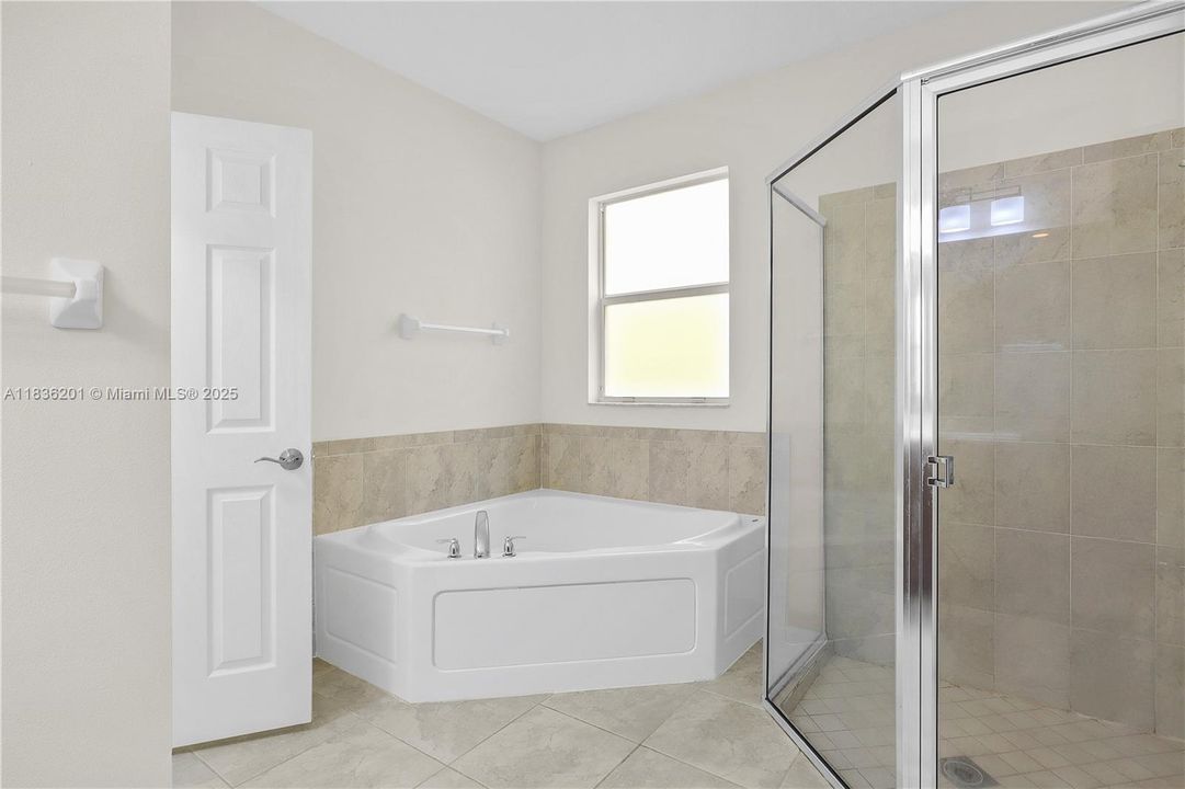 Vendido Recientemente: $459,900 (3 camas, 2 baños, 1842 Pies cuadrados)