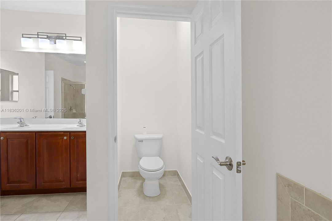 Vendido Recientemente: $459,900 (3 camas, 2 baños, 1842 Pies cuadrados)