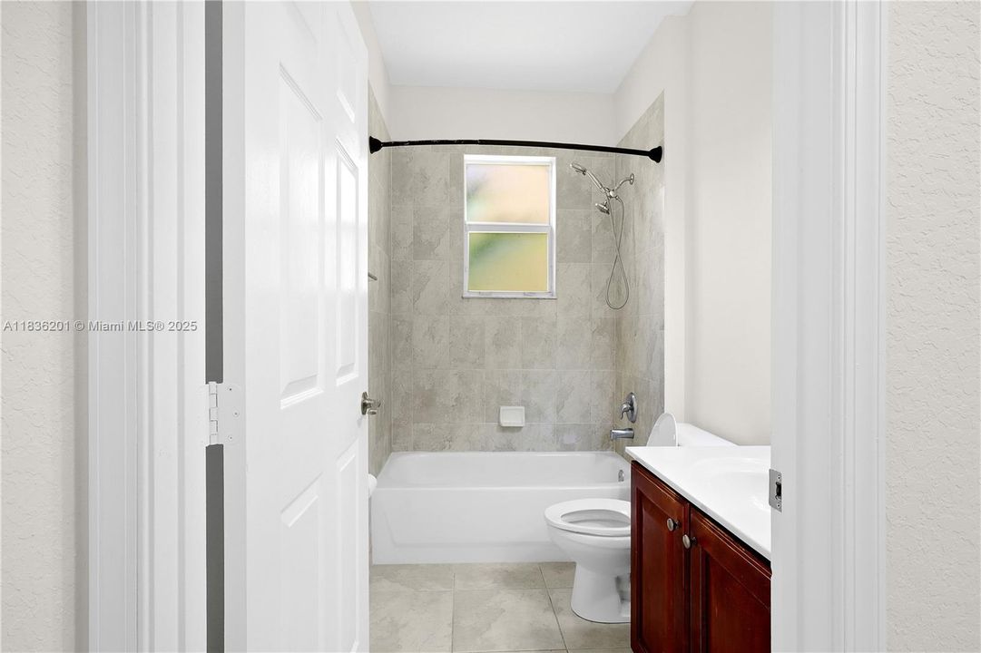 Vendido Recientemente: $459,900 (3 camas, 2 baños, 1842 Pies cuadrados)