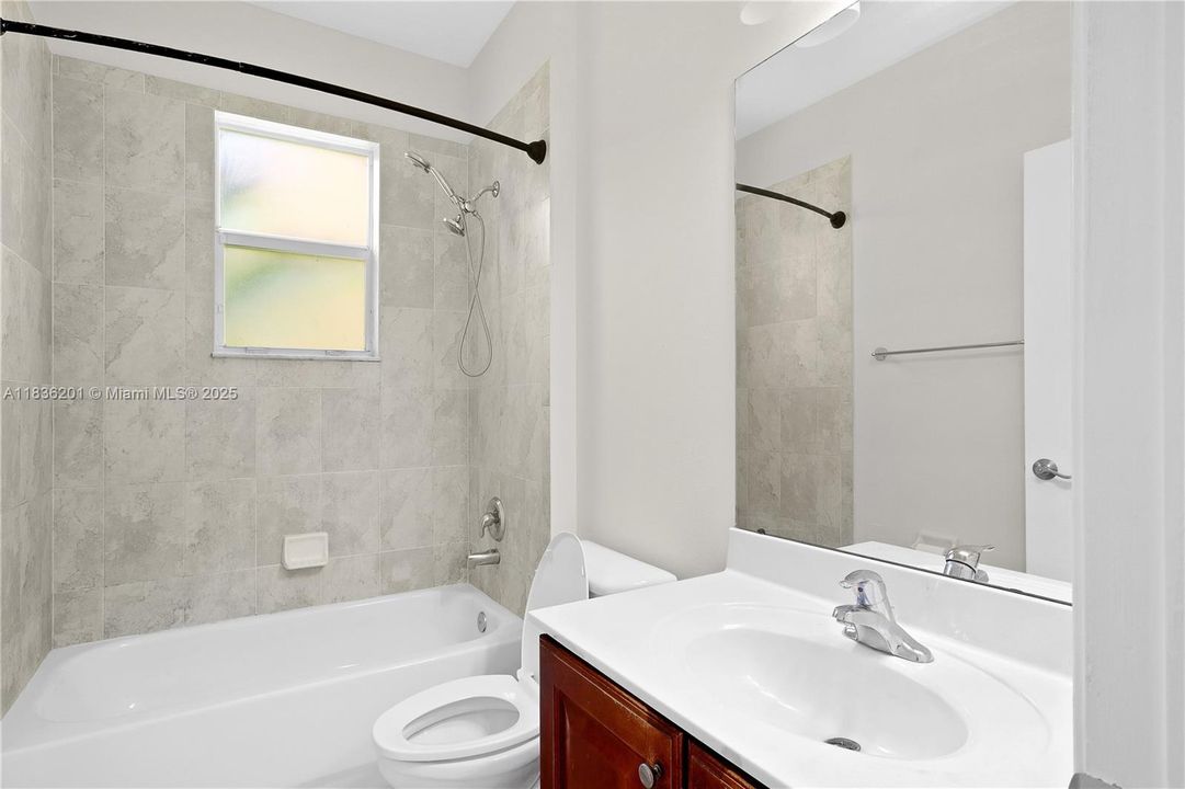 Vendido Recientemente: $459,900 (3 camas, 2 baños, 1842 Pies cuadrados)