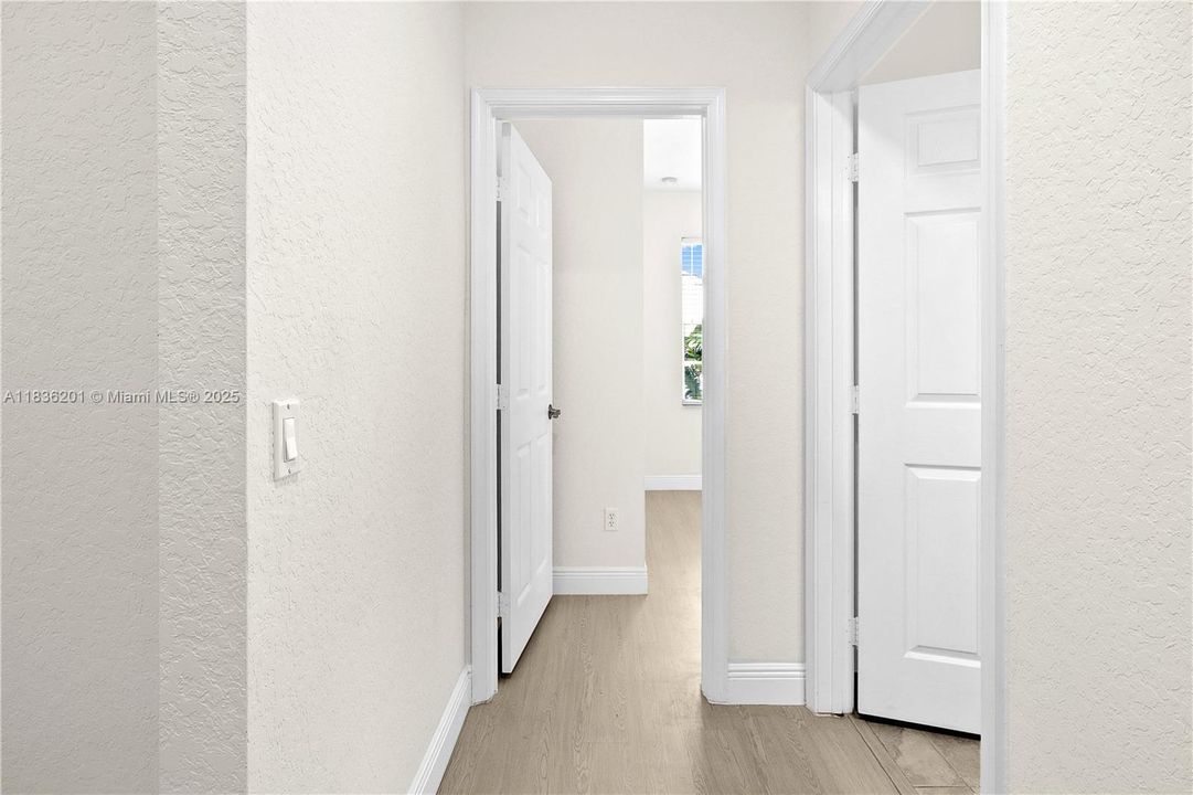 Vendido Recientemente: $459,900 (3 camas, 2 baños, 1842 Pies cuadrados)