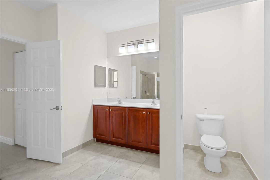 Vendido Recientemente: $459,900 (3 camas, 2 baños, 1842 Pies cuadrados)