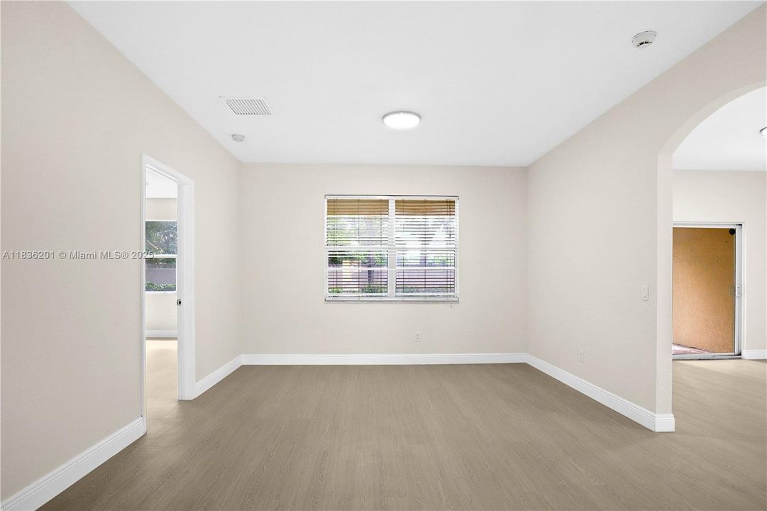 Vendido Recientemente: $459,900 (3 camas, 2 baños, 1842 Pies cuadrados)