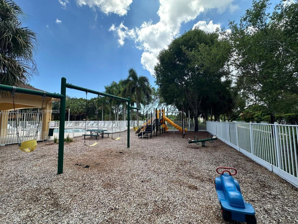 Vendido Recientemente: $459,900 (3 camas, 2 baños, 1842 Pies cuadrados)