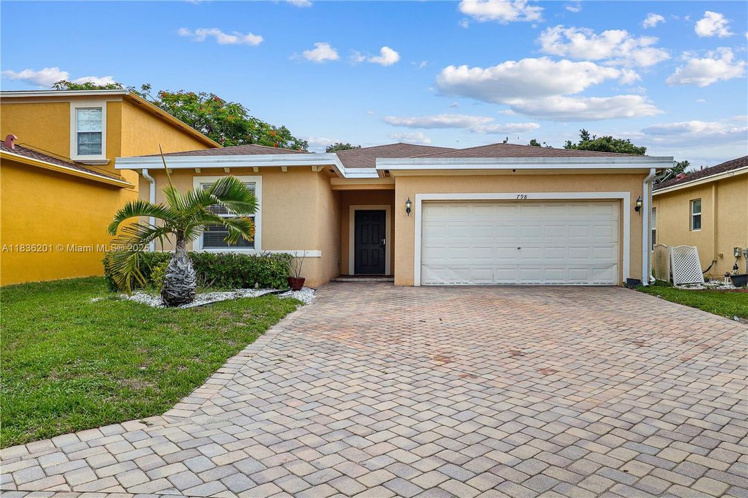 Vendido Recientemente: $459,900 (3 camas, 2 baños, 1842 Pies cuadrados)