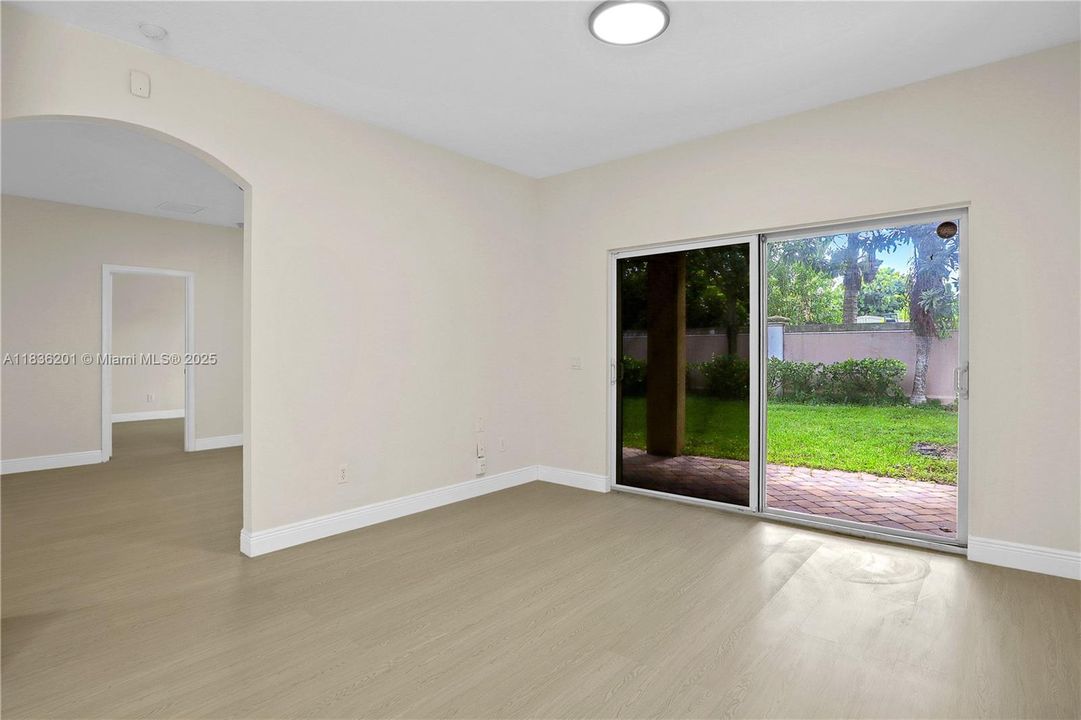 Vendido Recientemente: $459,900 (3 camas, 2 baños, 1842 Pies cuadrados)