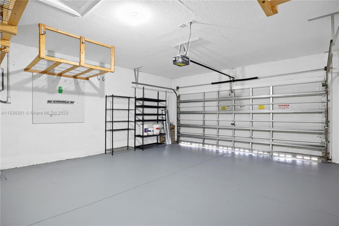 Vendido Recientemente: $459,900 (3 camas, 2 baños, 1842 Pies cuadrados)