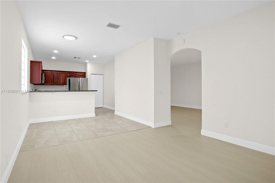 Vendido Recientemente: $459,900 (3 camas, 2 baños, 1842 Pies cuadrados)