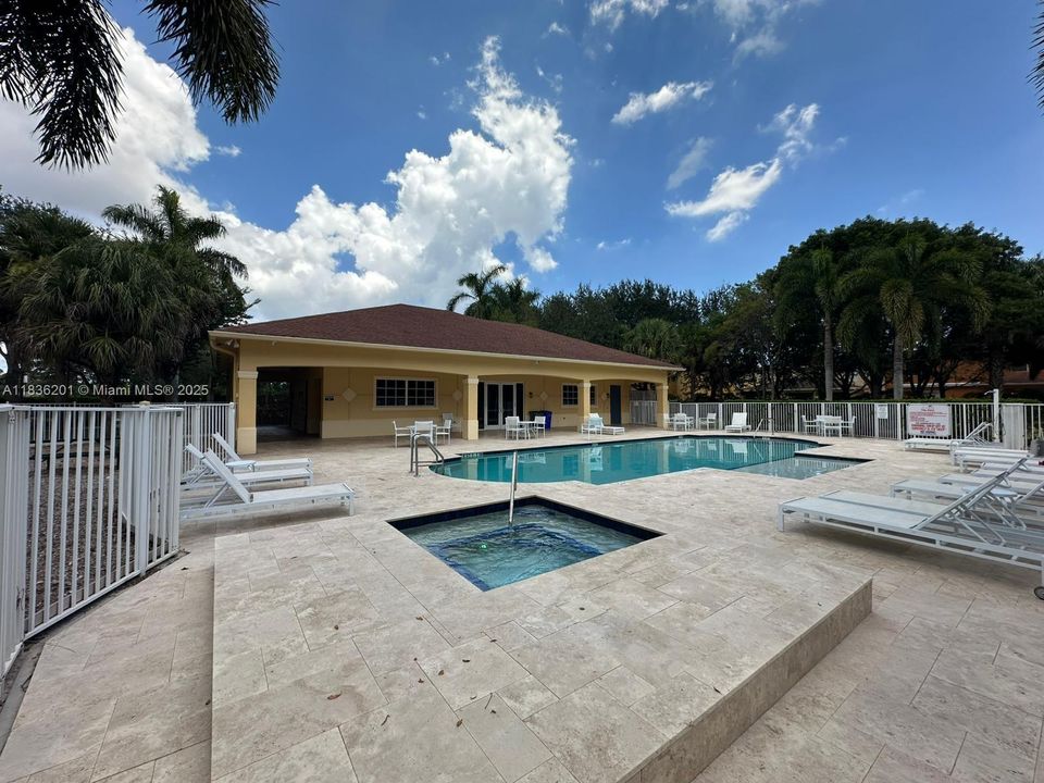 Vendido Recientemente: $459,900 (3 camas, 2 baños, 1842 Pies cuadrados)