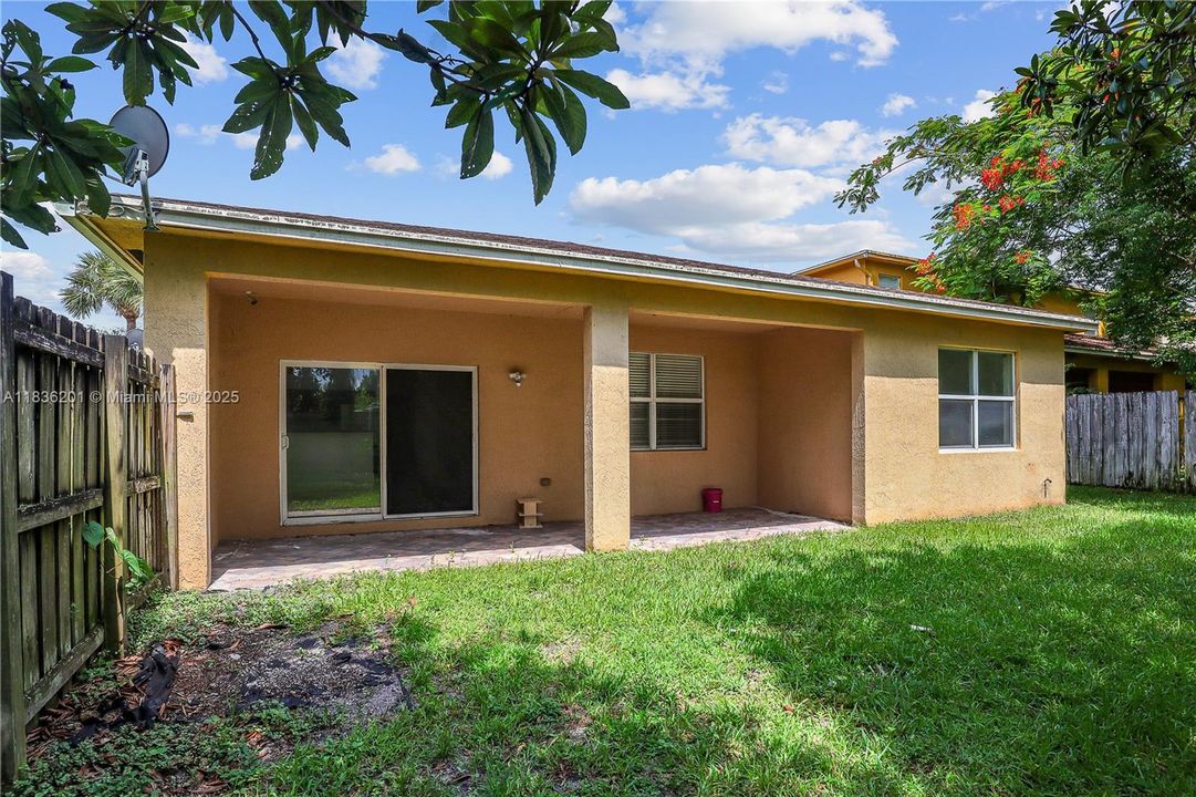 Vendido Recientemente: $459,900 (3 camas, 2 baños, 1842 Pies cuadrados)