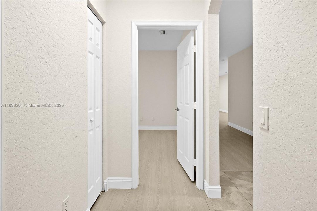 Vendido Recientemente: $459,900 (3 camas, 2 baños, 1842 Pies cuadrados)