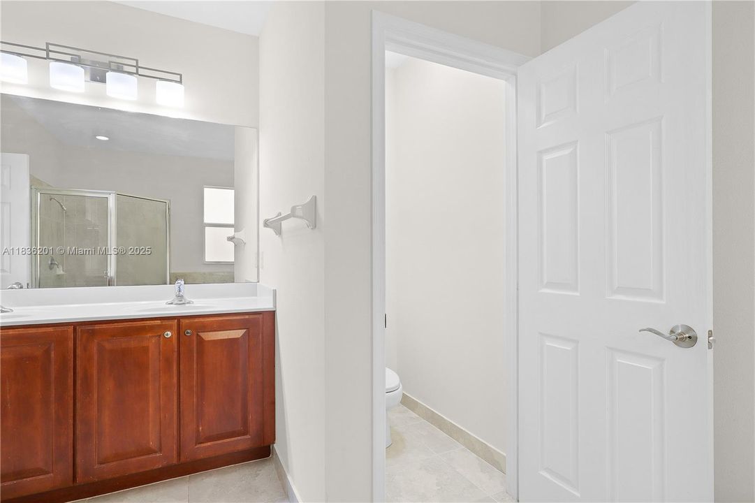 Vendido Recientemente: $459,900 (3 camas, 2 baños, 1842 Pies cuadrados)