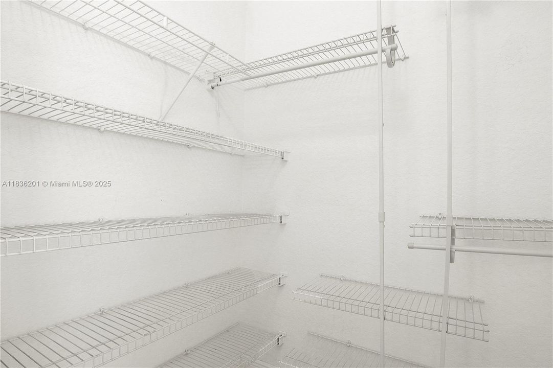 Vendido Recientemente: $459,900 (3 camas, 2 baños, 1842 Pies cuadrados)